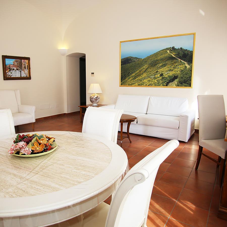 Palazzo Iaquinto Apartment Santa Maria di Castellabate Luaran gambar