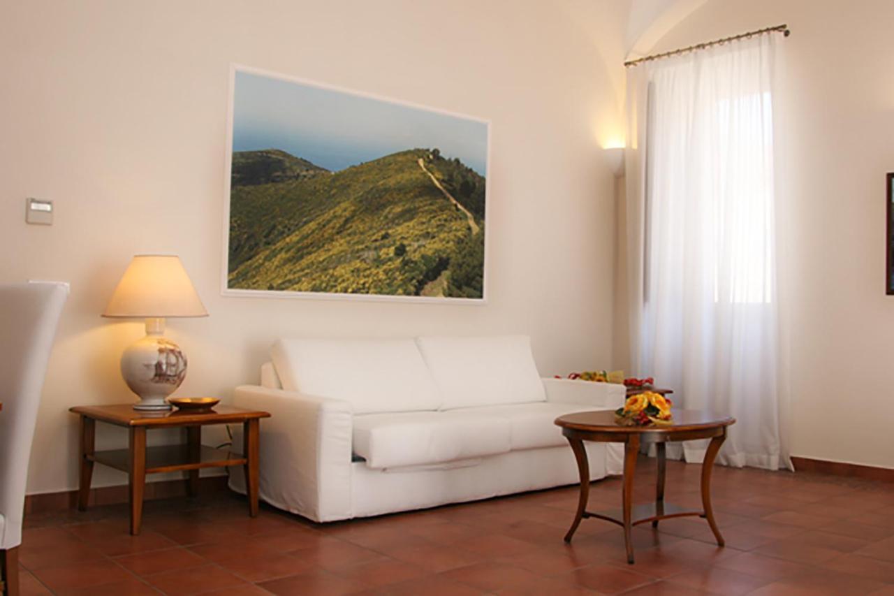 Palazzo Iaquinto Apartment Santa Maria di Castellabate Luaran gambar